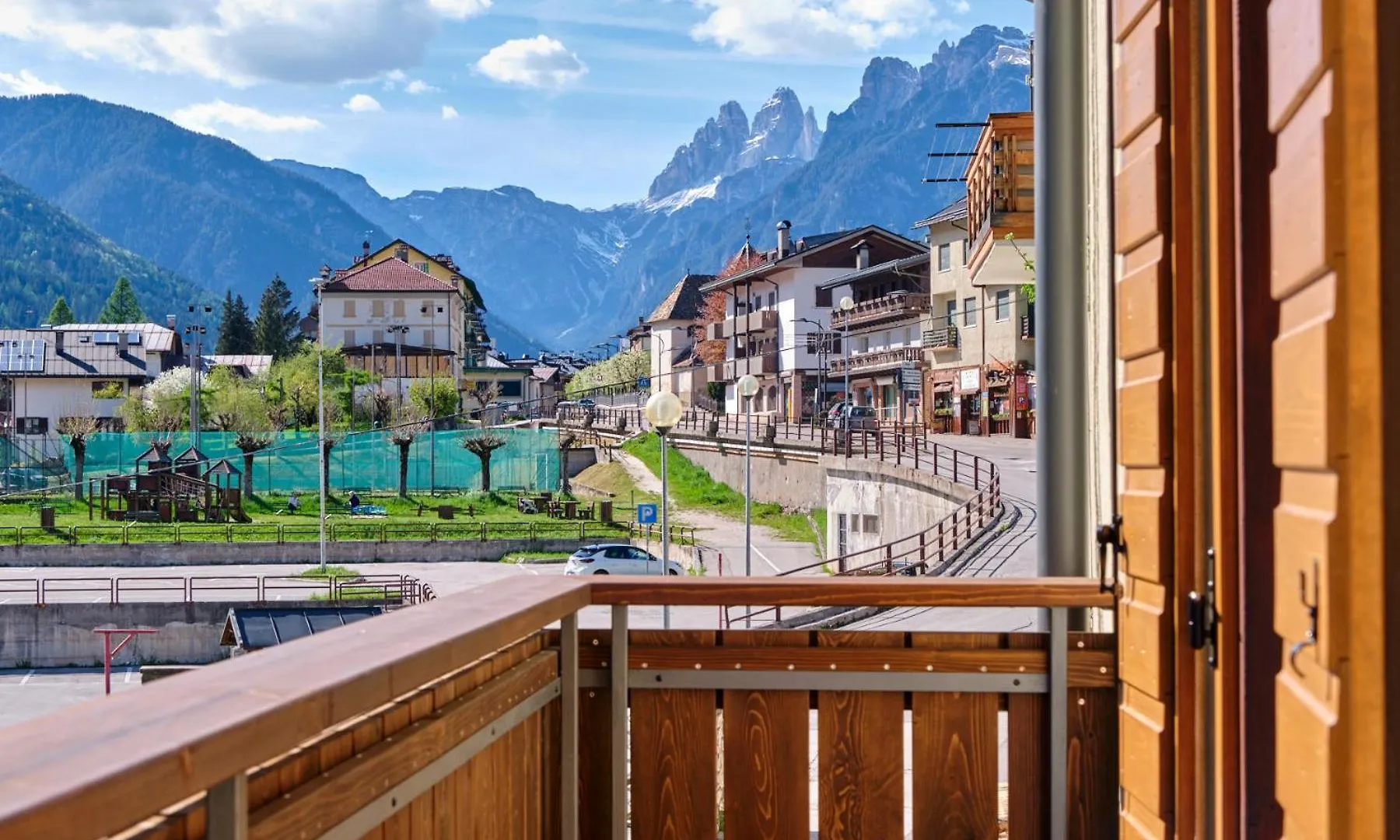 Piano Terra Vista Lago Auronzo di Cadore Italy